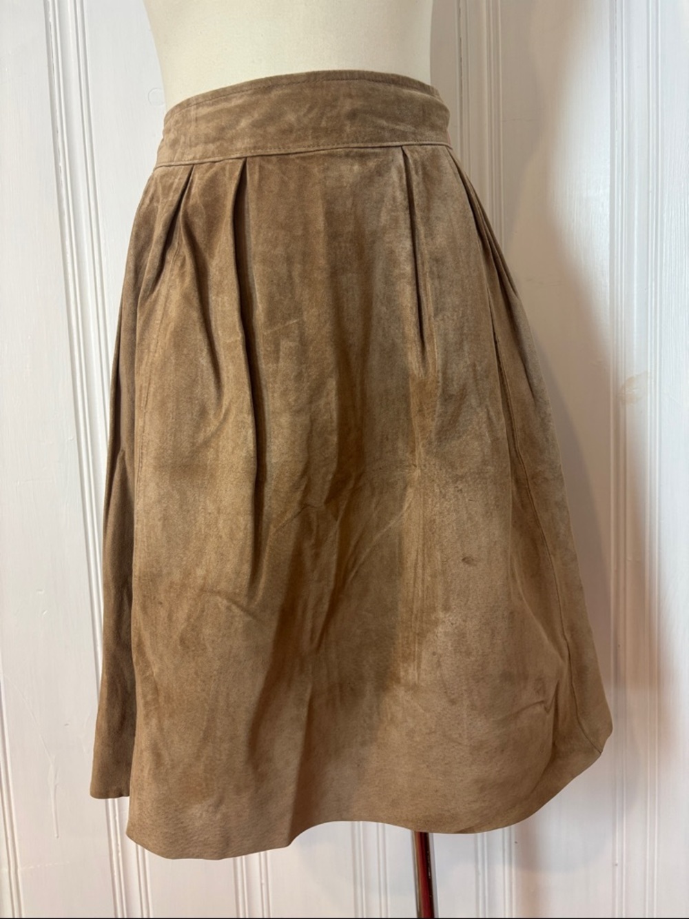 PINK TARTAN 100% Suede Leather Pleated Skirt Beige Gold Zip - Size 8